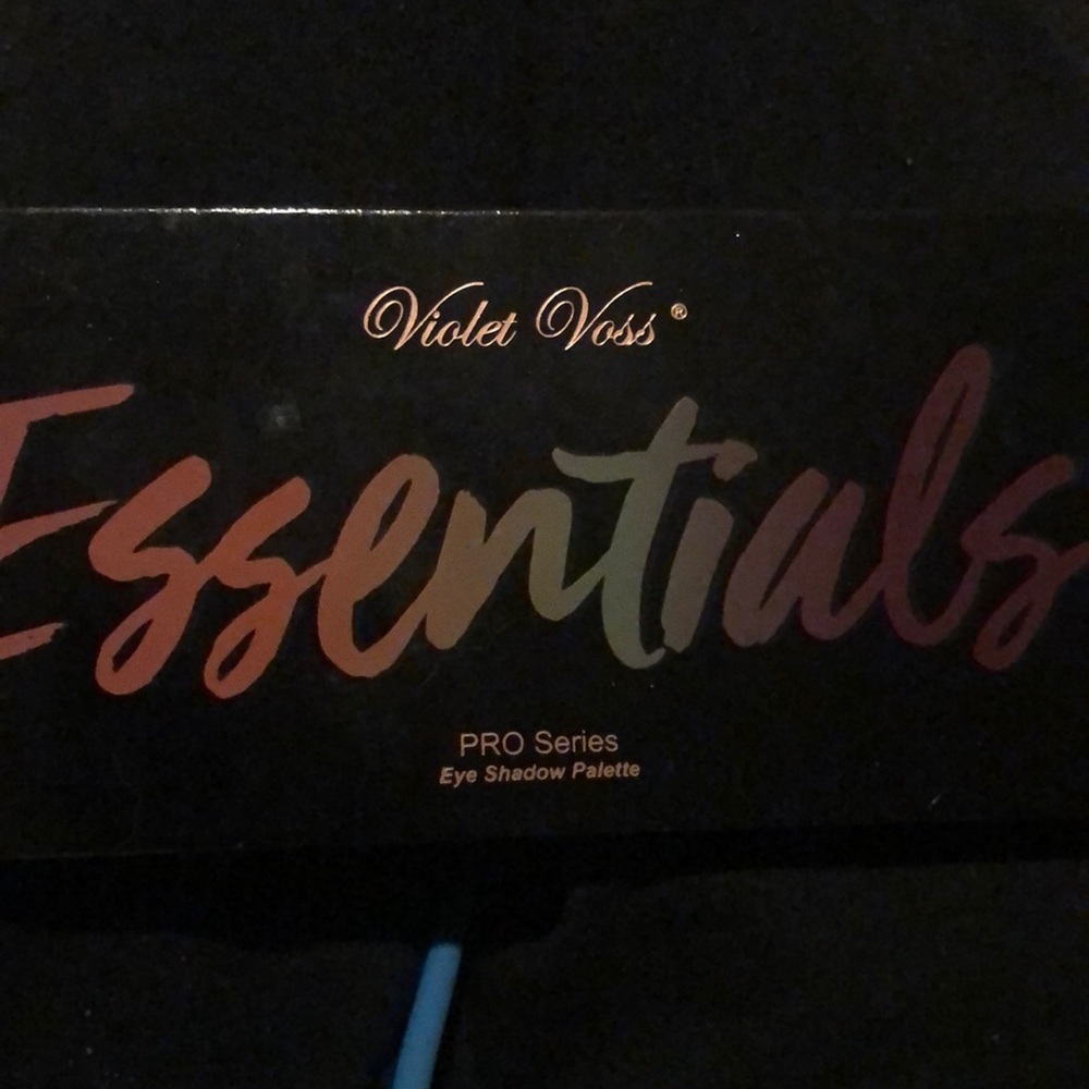 VIOLET VOSS ESSENTIALS PRO SERIES PALETTE